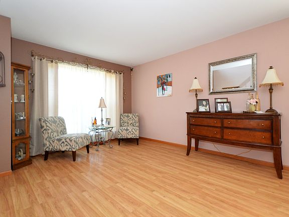 3rd image of 1723 Tall Oaks Dr