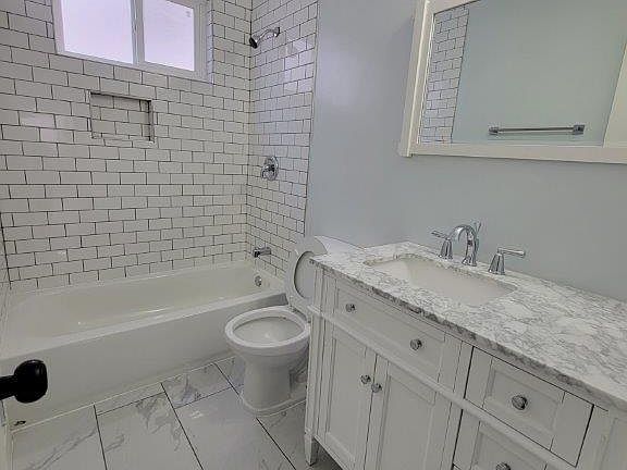 5th image of 13424 Moorpark St APT 5