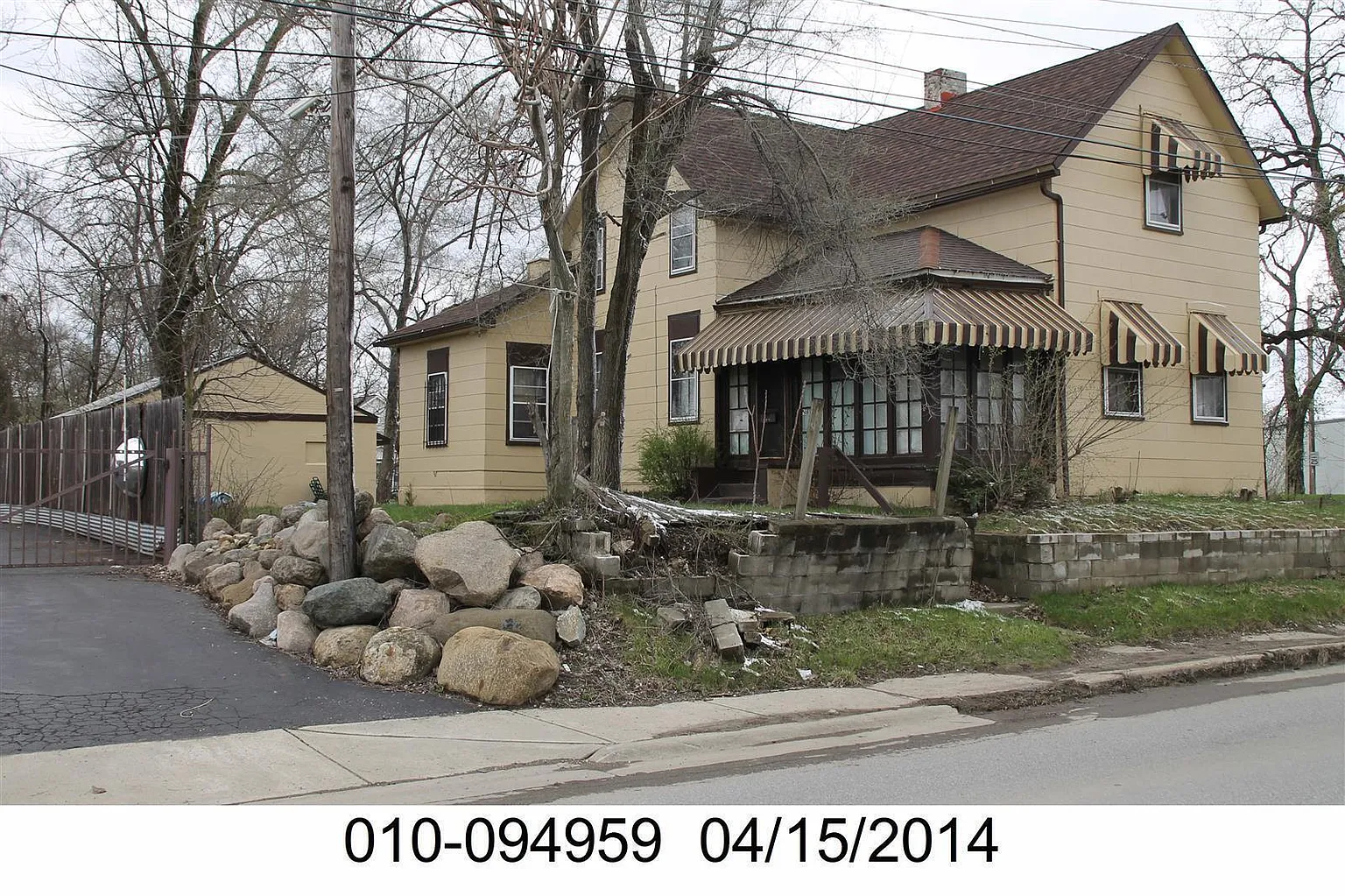 1569 E 5th Ave photo 1