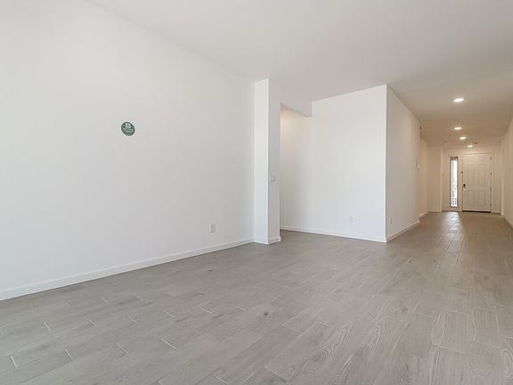 4th image of 5939 N 201st Ln