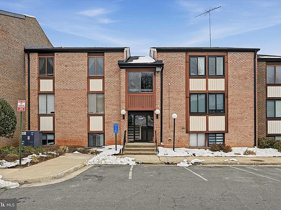 2nd image of 3109 Buccaneer Ct APT 1