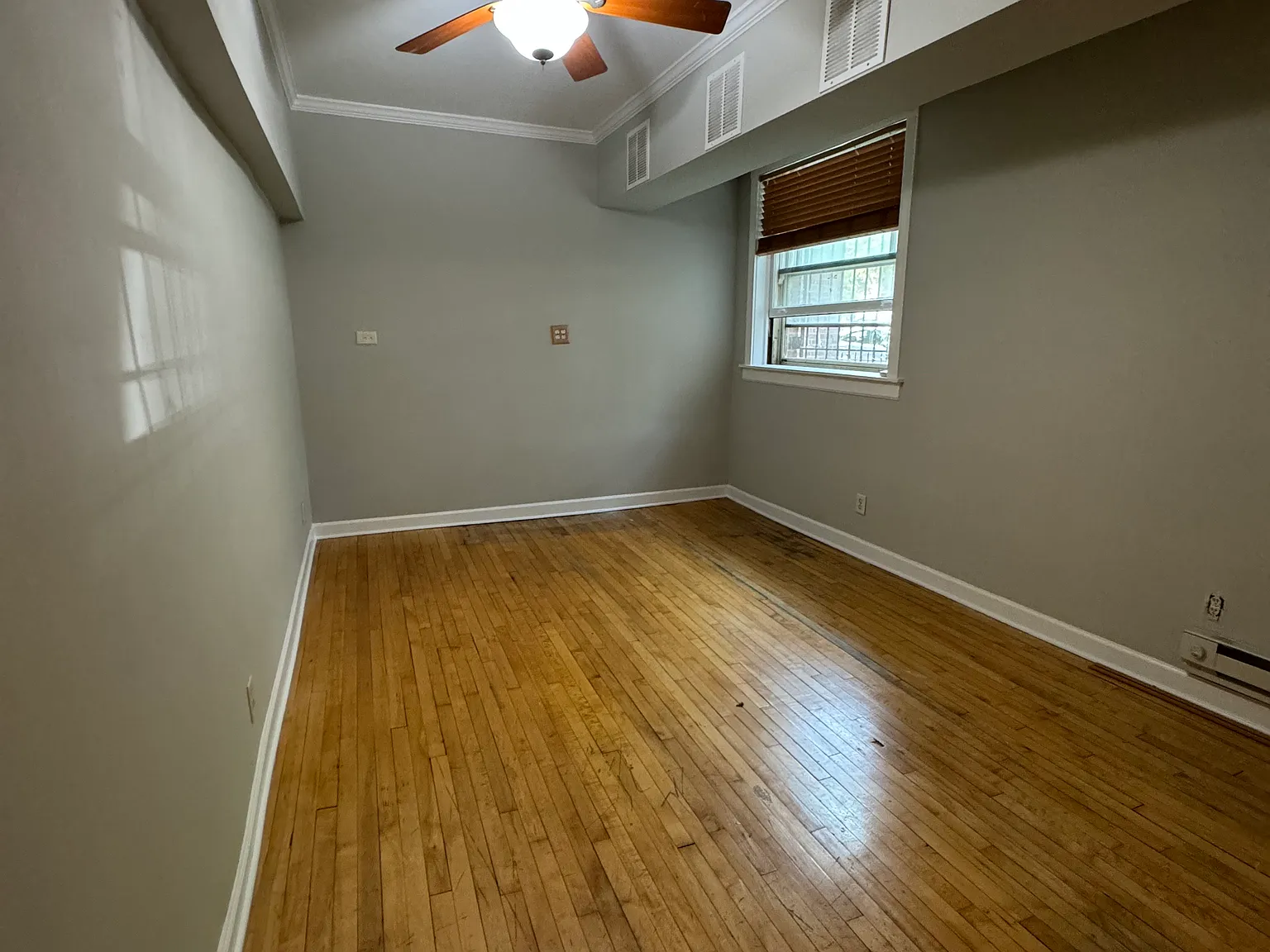 2 bed, 950 sqft, $2,490 — Photo 4