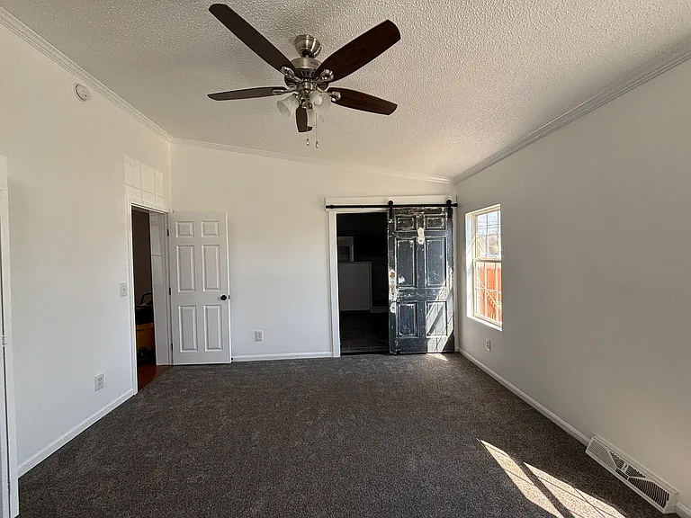 321 E Harden St — Photo 26