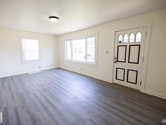 5th image of 2107 S Grant St