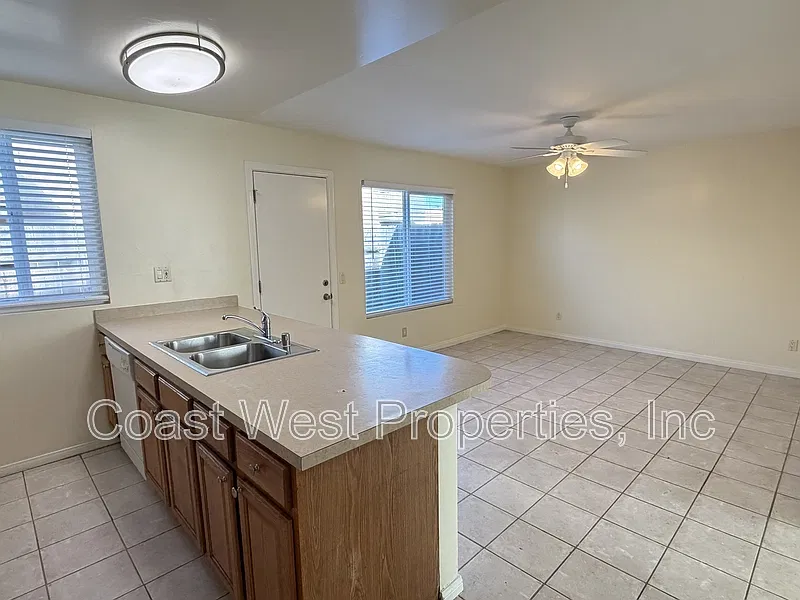 3 bed, 1.5 bath, 1150 sqft, $3,600 — Photo 2