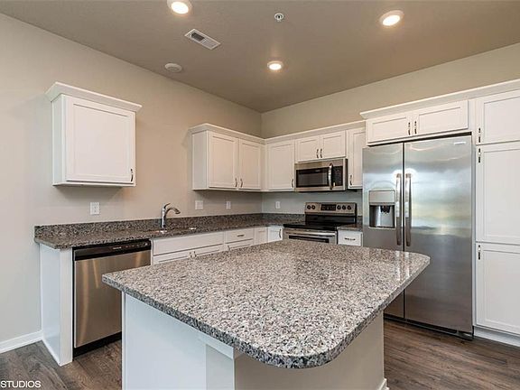 2nd image of 325 NE Quail Dr