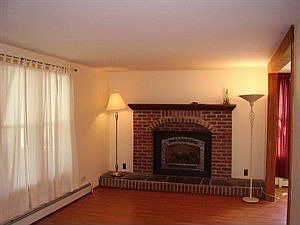 5th image of 382 Warner Ave