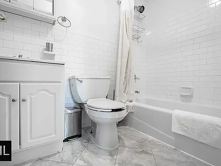 567 Warren St #404 — Photo 4