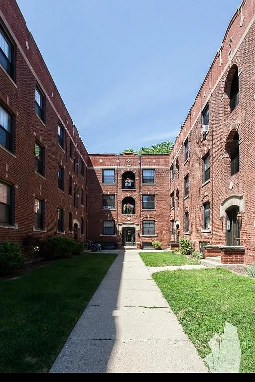Building Photo - 2878-2900 N Clark St #2890-G