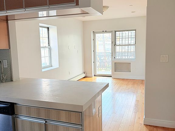 5th image of 7212 47th Ave #2