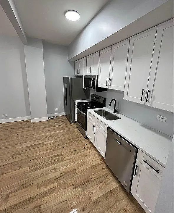 2nd image of 932 N Richmond St Unit 1F