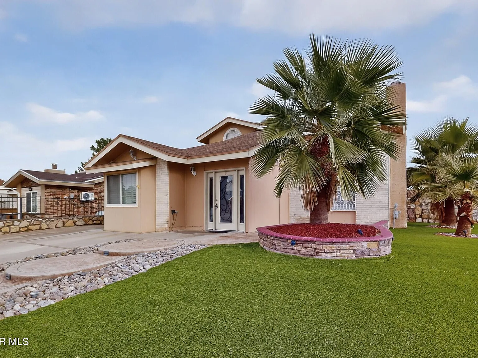 3 bed, 2.0 bath, 1440 sqft, $1,550 — Photo 3