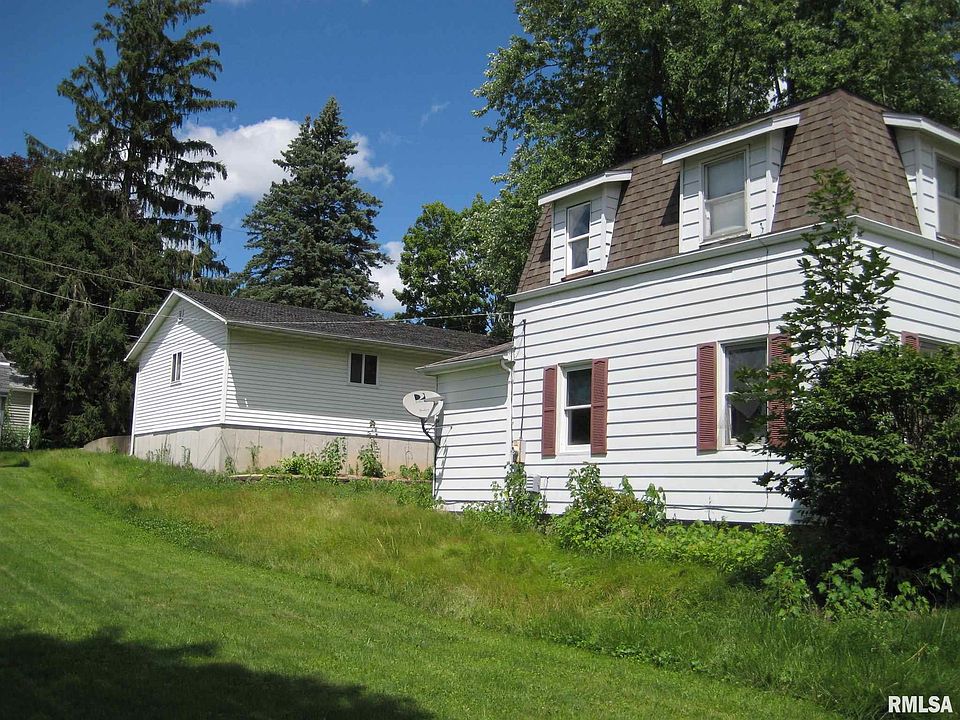 2nd image of 1011 10th Ave