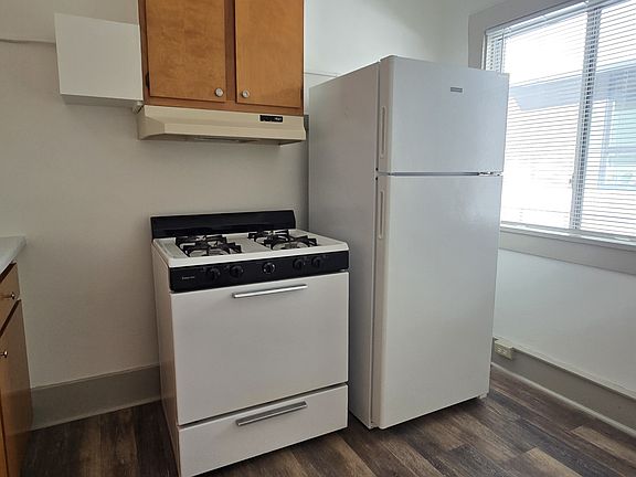 4th image of 629 Pine Ave #18