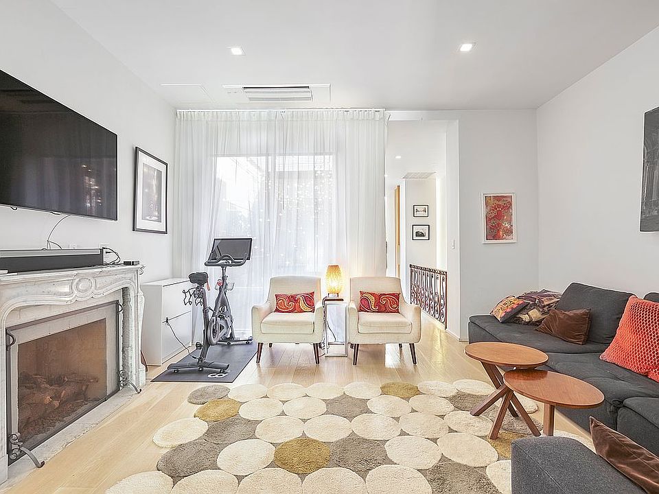 1st image of 131 E 39th St APT 1