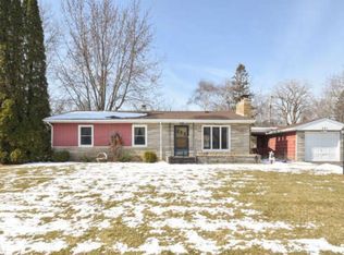 221 Saratoga Ln N, Plymouth, MN 55441