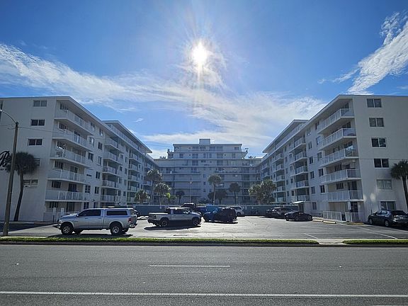2nd image of 2727 N Atlantic Ave APT 306