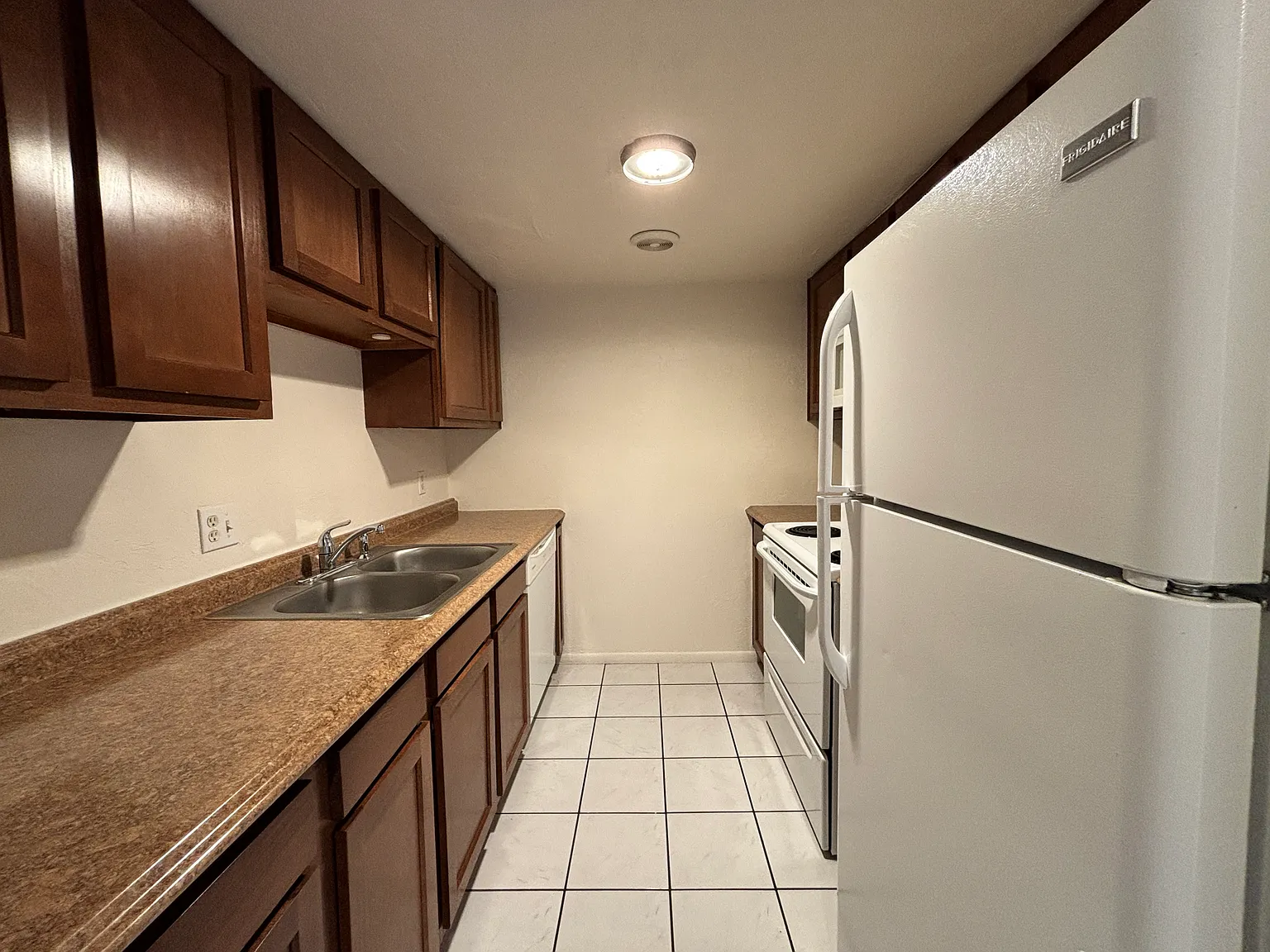 2 bed, 866 sqft, $1,100 — Photo 2