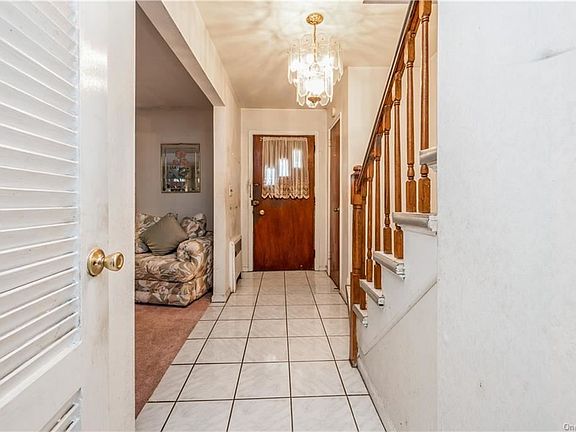 5th image of 146 Windermere Dr