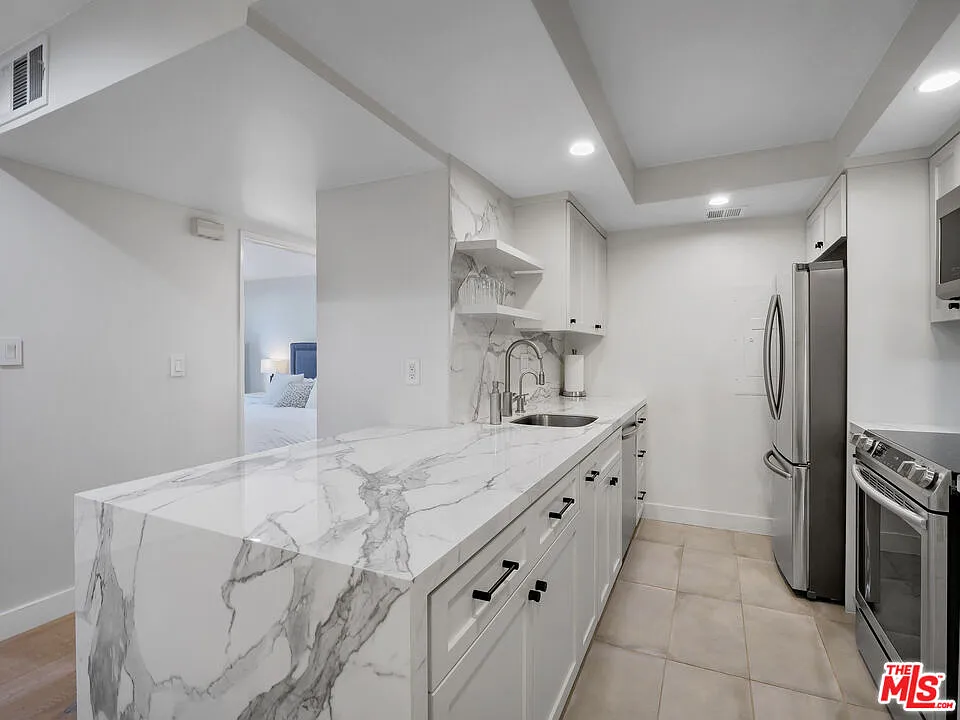1 bed, 1.0 bath, 744 sqft, $3,900 — Photo 4