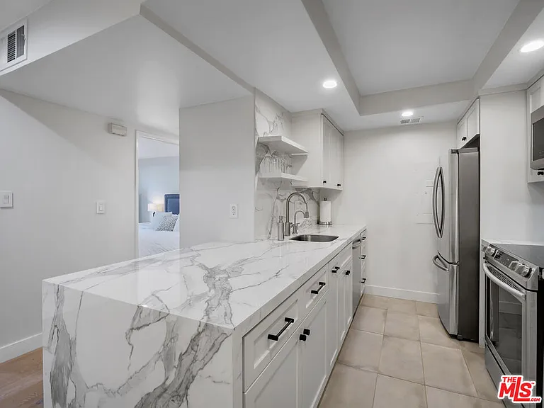 1134 Alta Loma Rd #203 — Photo 4