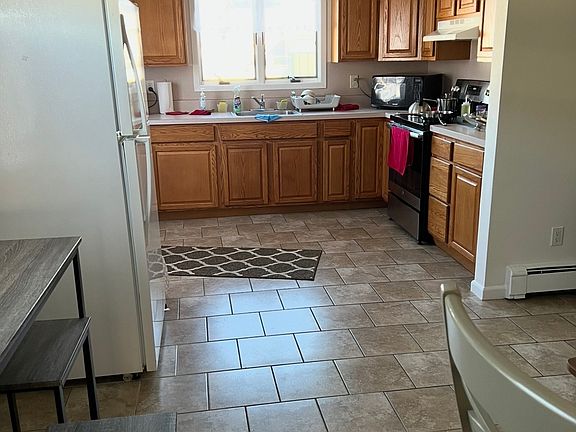3rd image of 67 Lake St