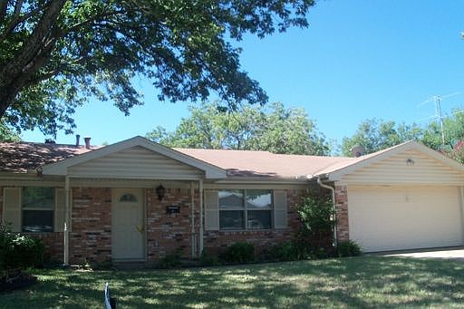 1st image of 8101 Pinewood Dr
