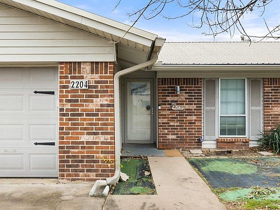 4th image of 2204 Smith Ave