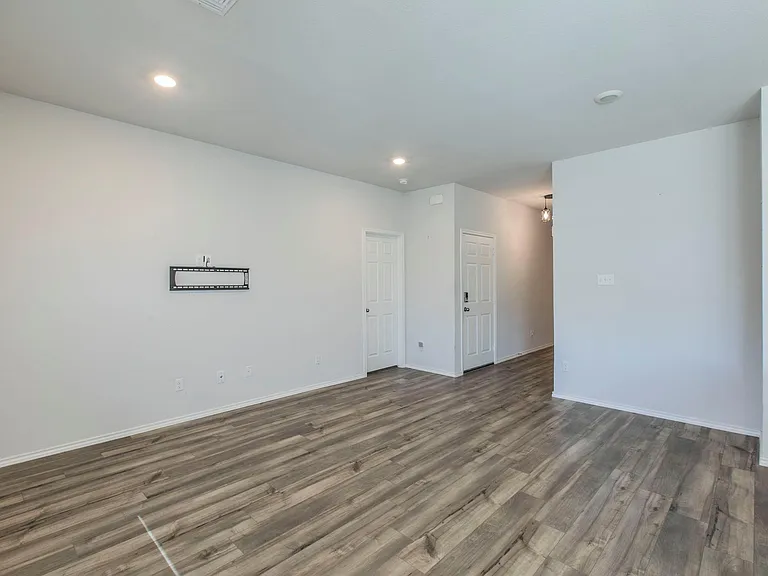 237 Poplin Ln — Photo 5