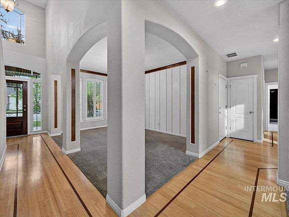 5th image of 462 S Waterton Ave
