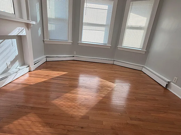 479 Putnam St — Photo 3