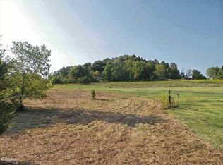 23 Walnut Hill Dr, Galena, IL 61036
