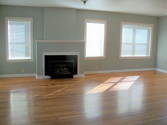 2nd image of 742 Grand Ave #1