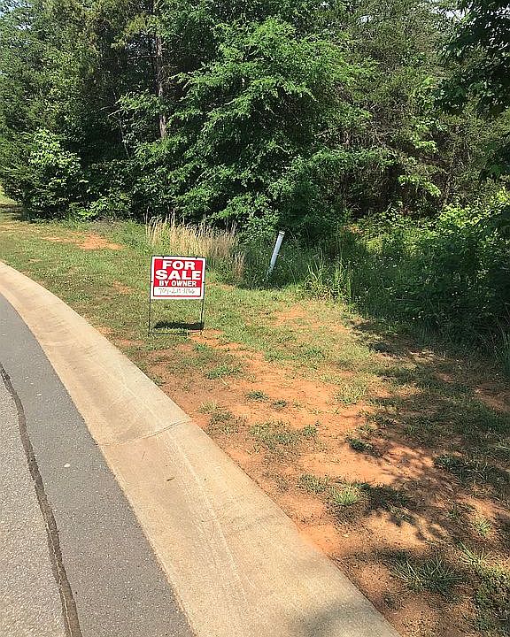 1st image of 137 Hidden Oaks Dr