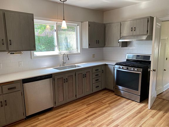 5th image of 4124 N Ardmore Ave