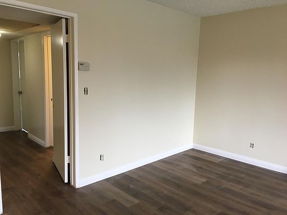 3rd image of 119 W Live Oak St #K