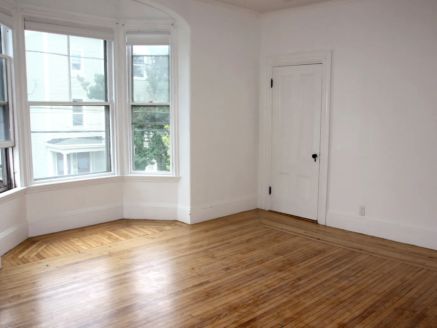3 bed, 1200 sqft, $3,500 — Photo 2