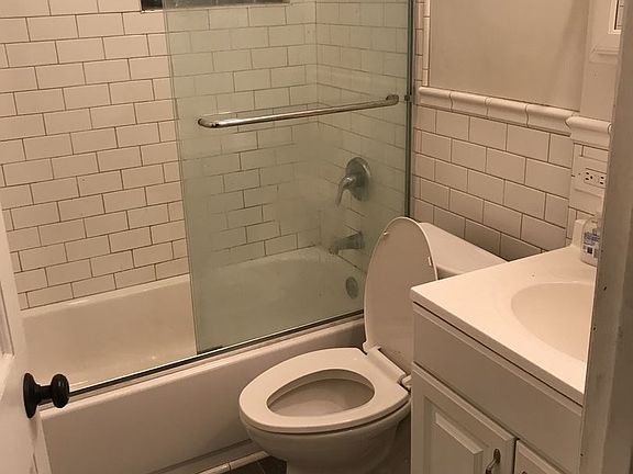 4th image of 2052 N Sheffield Ave APT 1