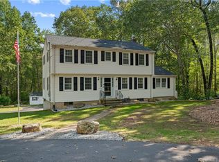 40 Maupas Rd N, Guilford, CT 06437