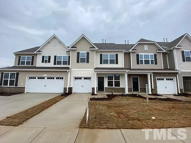904 Hillman Ln — Photo 1