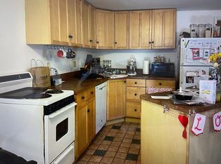4 Stillwell Ln #A, Woodbury, NY 11797