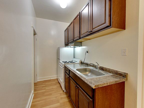 3rd image of 1720 Pacific Ave APT 4