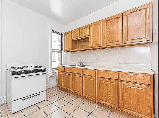 3rd image of 31-33 35th St #22
