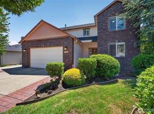 722 E 18th St, La Center, WA 98629
