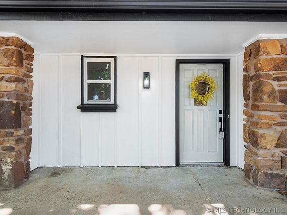 3rd image of 1417 SE Meadowcrest Ct