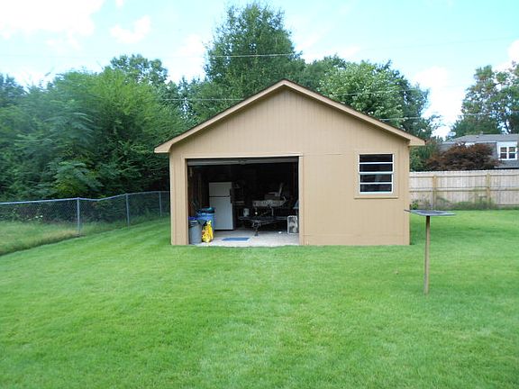 3rd image of 114 Judge Smith Dr