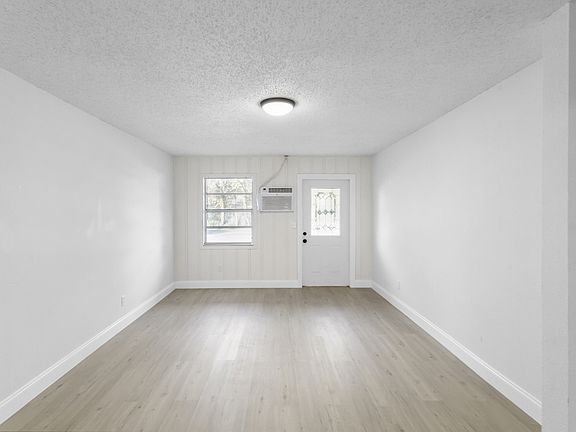 4th image of 12703 N 15th St #G
