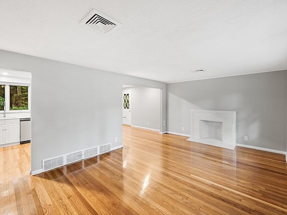 5th image of 23 Poplar St