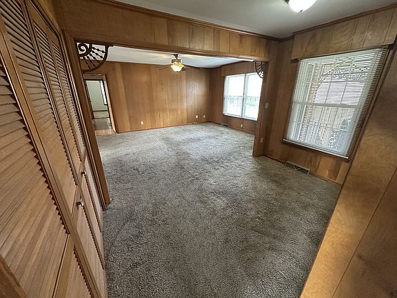 5th image of 405 Vosswood Dr