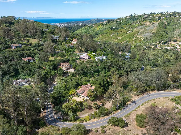 655 Coyote Rd — Photo 26